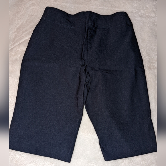 Black cotton Bermuda shorts . Premise studios size m .. elastic waist - Picture 2 of 2